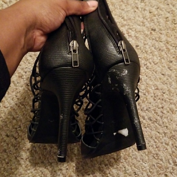 Heels - Picture 4 of 4